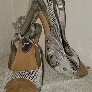 Guess silver platform sandals sz 8.5